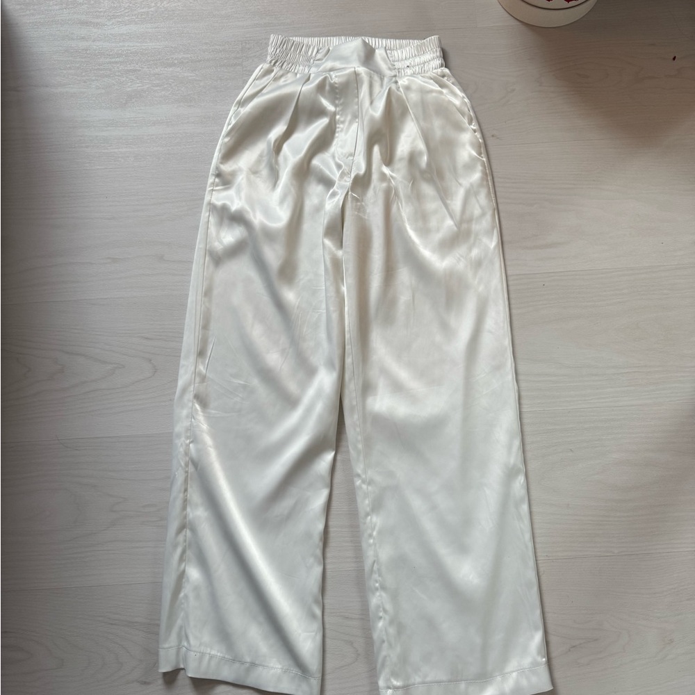 Elegant White Satin Suit Set. Wide leg pantsuit. Size s - Picture 5 of 9